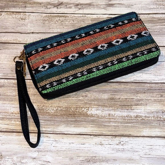 Aztec Wristlet Wallet- New - Picture 5 of 5
